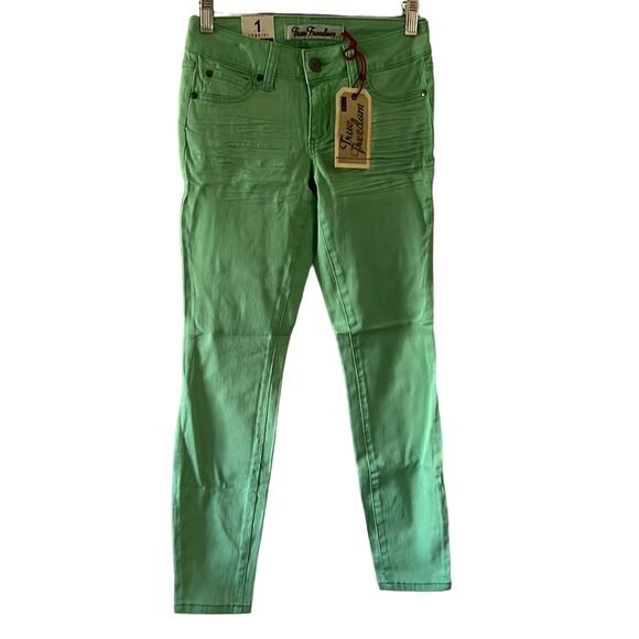 True Freedom Juniors Size 1 Green Stretch Denim Skinny Jeans NWT - Picture 1 of 9